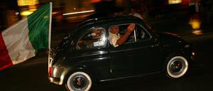 Angekommen. Italiens Migranten (hier beim Autokorso auf dem Ku'damm während der WM 2006) schätzen Berlins Lebensqualität.