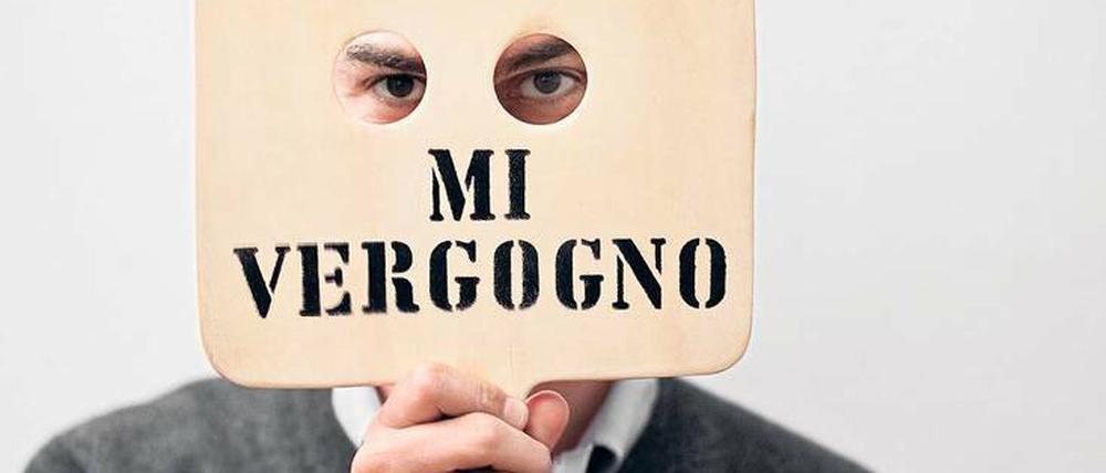 Maximiliano Gioni mit Maske.