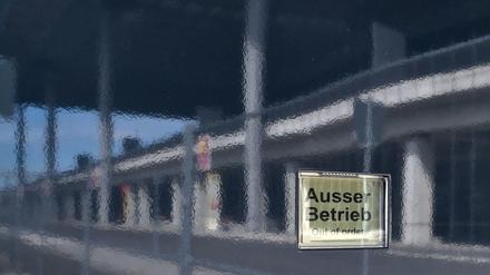 Außer Betrieb? Stimmt nicht. Auf der BER-Terminalauffahrt gibt es am 10.August ein großes Konzertevent - mit Terminalbesichtigung.
