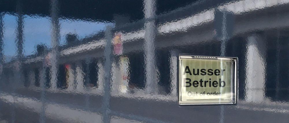 Außer Betrieb? Stimmt nicht. Auf der BER-Terminalauffahrt gibt es am 10.August ein großes Konzertevent - mit Terminalbesichtigung.