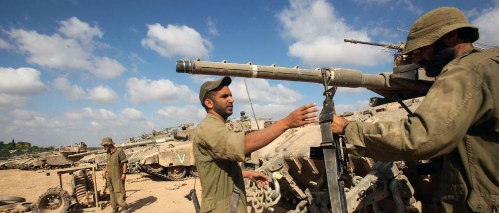 Israelische Panzer an der Grenze zum Gazastreifen.
