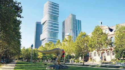 Die Computervisualisierung zeigt die in Frankfurt am Main auf dem Gelände des AfE-Turms geplanten zwei neuen Hochhaustürme.
