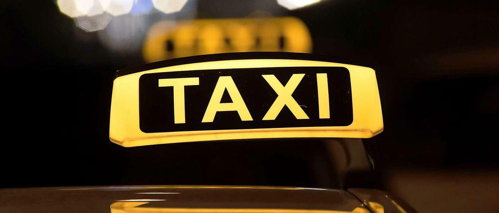 Straßenkampf? Vielen ist das Taxi zu teuer, anderen zu gewöhnlich. Gegen Konkurrenzangebote geht das klassische Taxigewerbe vor. 