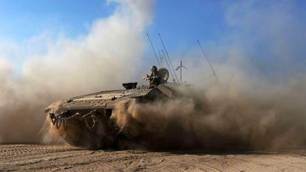 Ein israelischer Panzer nahe der Grenze zum Gazastreifen.