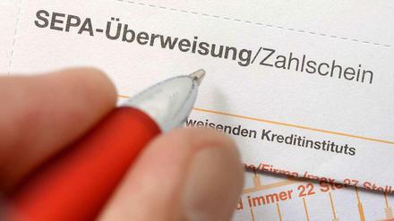 Aufgepasst und nachgezählt. An die Stelle von Kontonummer und Bankleitzahl tritt künftig Iban. Die Zahlenkolonne ist gewöhnungsbedürftig.