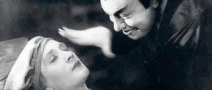 Teuflischer Verführer. Emil Jannings als Mephisto und Gösta Ekman als Faust in Friedrich Wilhelm Murnaus Stummfilm von 1926.