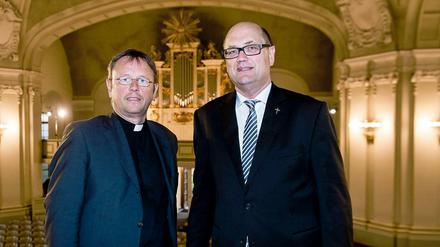Unterwegs im Namen des Herrn: Karl Jüsten (l.) vertritt die katholischen Bischöfe, Martin Dutzmann die evangelische Kirche in der Bundeshauptstadt.