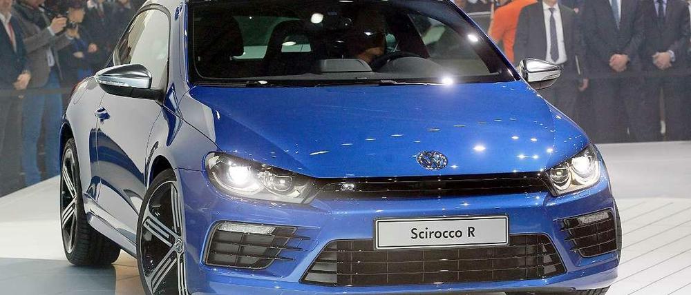 Schick, aber schwer verkäuflich. Mit Händlerzulassungen und entsprechenden Rabatten drückt VW den Scirocco in den Markt. 