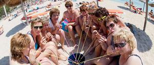 Das Sangria-Saufen aus Eimern ist seit diesem Sommer an der Playa de Palma verboten.