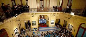 Präsidentin Kirchner spricht zu ihren Unterstützern.