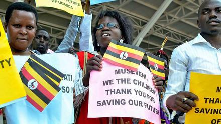 Aktivisten in Uganda bedanken sich bei einer Aktion im März beim Präsidenten des Landes für das umstrittene Anti-Homosexuellen-Gesetz