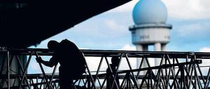 Immer was zu tun. In den Hallen des früheren Flughafens sei es zu kalt gewesen, beschwert sich der Veranstalter der Weinmesse.