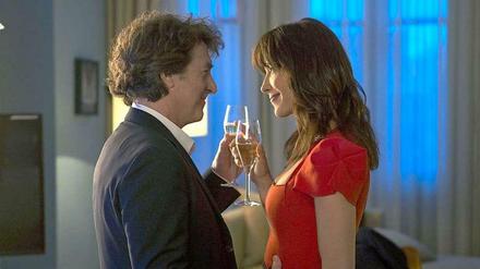 Glück und Glas. Elsa (Sophie Marceau) und Pierre (François Cluzet) kommen sich nahe. 
