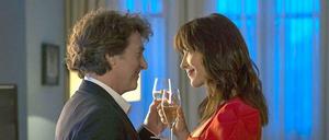 Glück und Glas. Elsa (Sophie Marceau) und Pierre (François Cluzet) kommen sich nahe. 