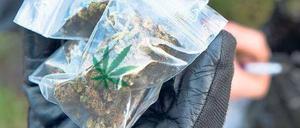 Geschäft ist Geschäft. Die Bundes- und Landesstatistiker sollen künftig auch den Umfang des Cannabis-Handels, hier in Kreuzberg, abschätzen.