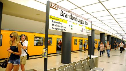Auf 1800 Metern präsentiert sich Berlin ungewohnt. Aber auf der Linie U55 sind ja auch keine Berliner unterwegs.