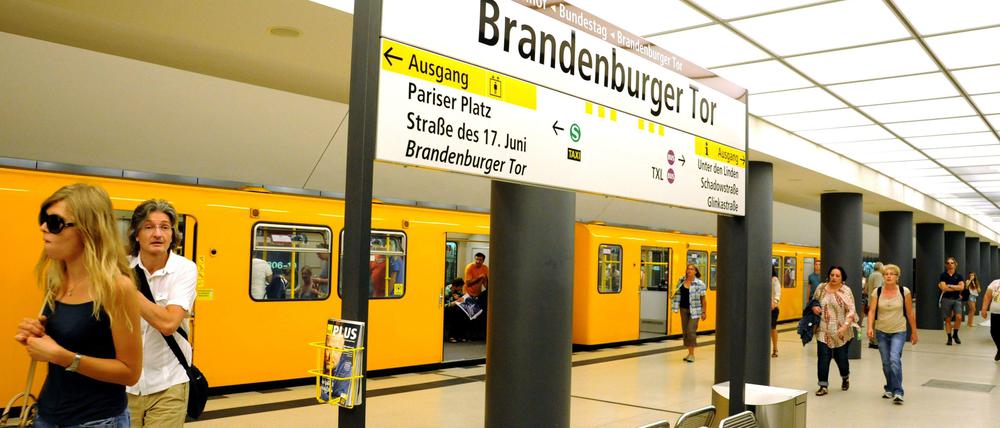 Auf 1800 Metern präsentiert sich Berlin ungewohnt. Aber auf der Linie U55 sind ja auch keine Berliner unterwegs.