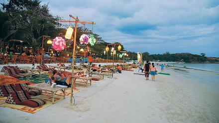 Zwei Gesichter bietet Ko Samet. Am Strand Had Sai Kaew gibt’s Party, weiter im Süden himmlische Ruhe. 
