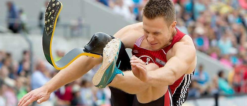 Er habe wegen seiner Prothese einen Vorteil im Wettbewerb und darf deswegen nicht antreten. Leichtathlet Markus Rehm.