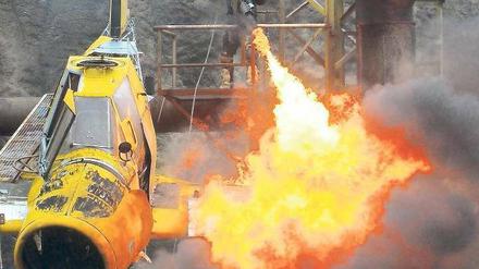 Ramponierte Technik und Feuerzauber waren bei der Babelsberger Stuntshow seit jeher die wichtigsten Zutaten. 