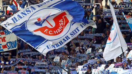 Rostocker Fans genießen in Kiel nicht den besten Ruf.