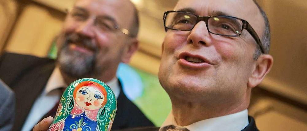 Im Gespräch bleiben: der Schweriner Ministerpräsident Erwin Sellering (SPD, rechts) im Oktober 2012 in St. Petersburg