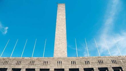 Landmarke. Werner Marchs Reichssportfeld ist ganz auf den 77 Meter hohen Turm ausgerichtet. Auf der Glocke darin steht: „Ich rufe die Jugend der Welt!“ 