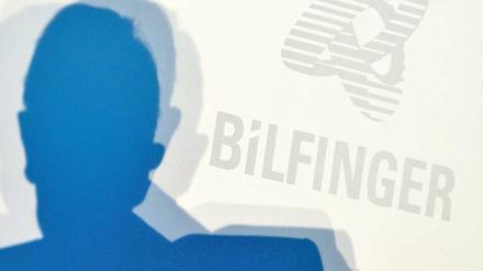 Nur noch ein Schatten. Roland Koch wollte zu viel, sagt sein Aufsichtsratschef - und hat das Unternehmen damit überfordert. 