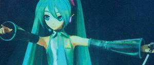 Hat die Massen im Griff. Der Bühnenauftritt von Hatsune Miku ist perfekt, kein falscher Ton kommt ihr über die Lippen. 