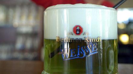 Bitte eine Weiße mit Schuss. In diesem Falle mit Waldmeister. Der Umsatz steigt.