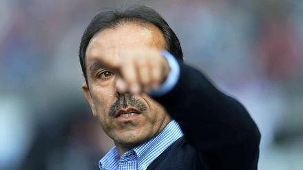 Jos Luhukay, 51, trainiert Hertha BSC seit Sommer 2012. Der Niederländer führte die Berliner zurück in die Bundesliga und belegte dort mit ihnen in der vergangenen Saison Platz 11.