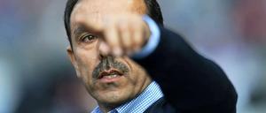 Jos Luhukay, 51, trainiert Hertha BSC seit Sommer 2012. Der Niederländer führte die Berliner zurück in die Bundesliga und belegte dort mit ihnen in der vergangenen Saison Platz 11.