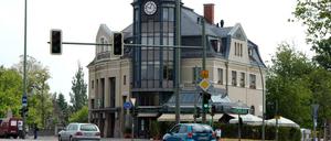 Der schöne S-Bahnhof Heerstraße. Der kleine Platz rechts daneben erhielt nun einen Namen.