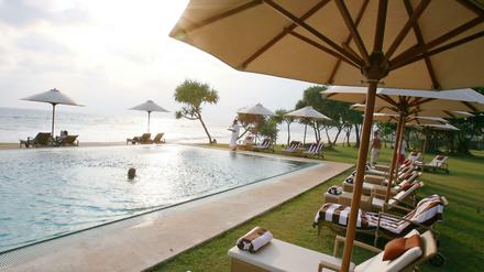 Ein Platz am Pool. Knapp 20 Tage verbringen deutsche Verbraucher jährlich fern von zu Hause.