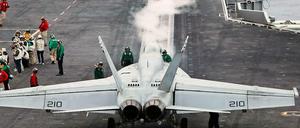 Ein F-18 Kampfjet.
