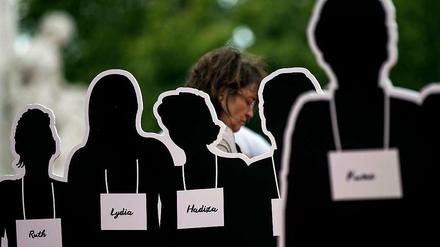 Eine Ausstellung erinnerte Ende Juli in Paris an die Mädchen, die von der Terrorgruppe Boko Haram entführt wurden. 