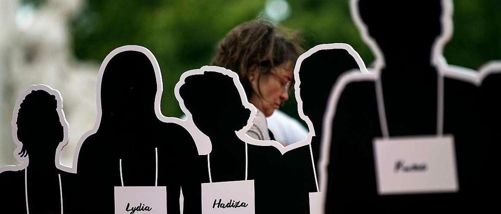 Eine Ausstellung erinnerte Ende Juli in Paris an die Mädchen, die von der Terrorgruppe Boko Haram entführt wurden.