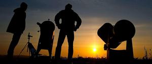 Die Astronomen werde Spezialteleskope dabei haben, um die Sonnenflecken zu beobachten.