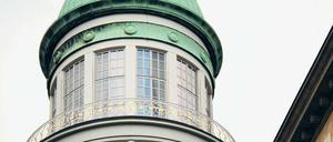Über den Dächern schweben. Der Turm Frankfurter Tor 9 in Friedrichshain. 