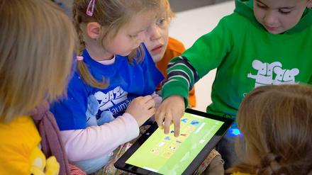 Immer früher gehen Kinder online.