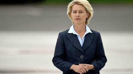 Die Bundesregierung will nach den Worten von Verteidigungsministerin Ursula von der Leyen nicht-lethale Rüstungsgüter in den Irak liefern.