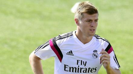 Toni Kroos steht vor seinem ersten Pflichtspieleinsatz für Real Madrid.