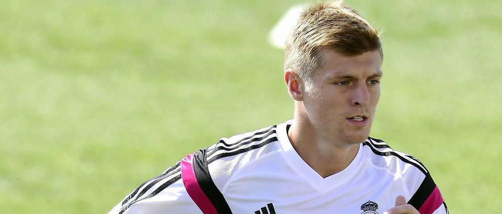 Toni Kroos steht vor seinem ersten Pflichtspieleinsatz für Real Madrid.