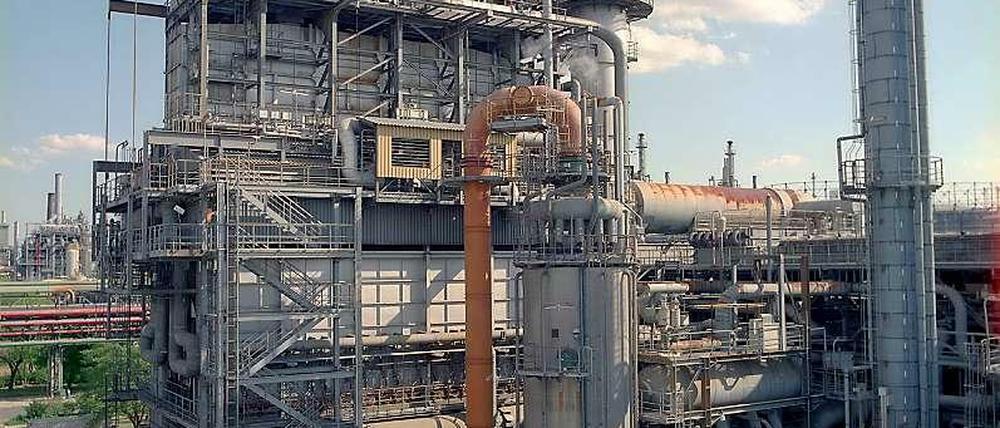 Herkömmliches Verfahren. Eine Anlage zur Herstellung von Ammoniak des Chemiekonzerns BASF.