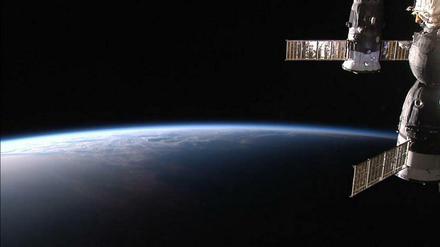 Von der ISS aus betrachtet wirken die Raketen über Gaza und Israel wie kleine flackernde Lichter.