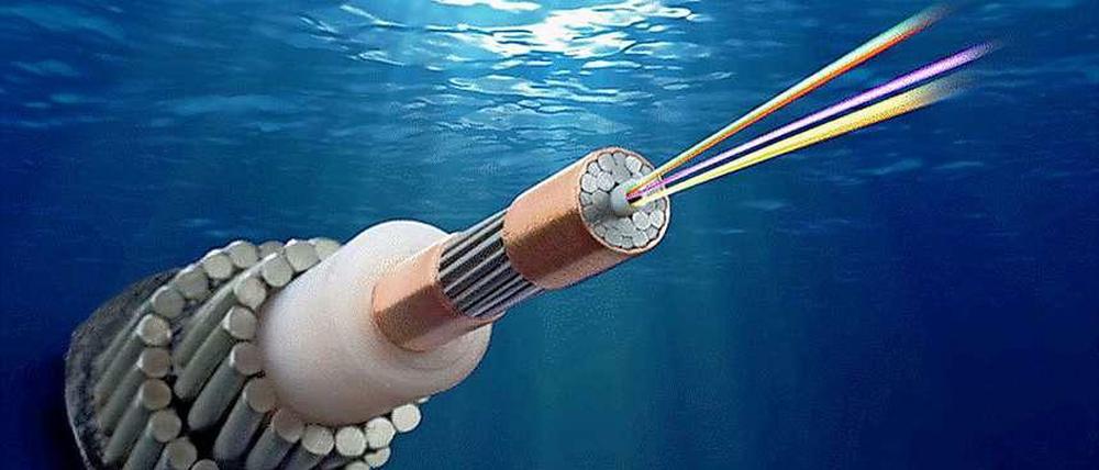 Unterseekabel, wie hier das "Arctic Fibre", einer rund 15.600 Kilometer lange geplante Glasfaserleitung von Tokio durch die Nordwestpassage über Neufundland nach London, transportieren die Daten von einem Kontinent zum anderen. Google beteiligt sich jetzt an einem Unterseekabel von den USA ebenfalls nach Japan.