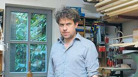Markus Fischinger baut in seiner Werkstatt Cembali.