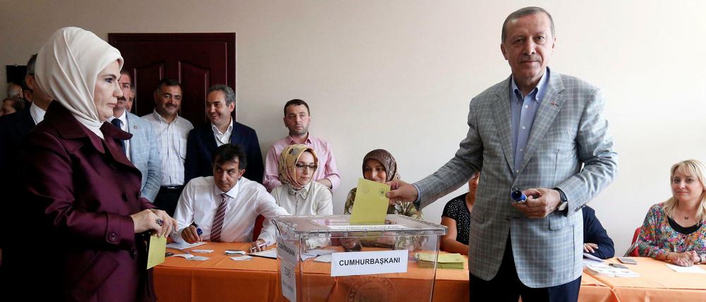 Der Ehepaar Erdogan am Sonntag bei der Stimmabgabe