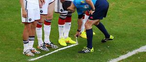 Exklusiv nur für deutsche Nationalspieler. Das Freistoßspray muss noch auf seine Premiere in der Bundesliga warten.