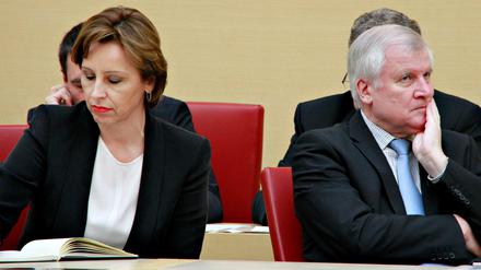Seite an Seite - wie lange noch? Die Staatskanzleichefin und der Ministerpräsident